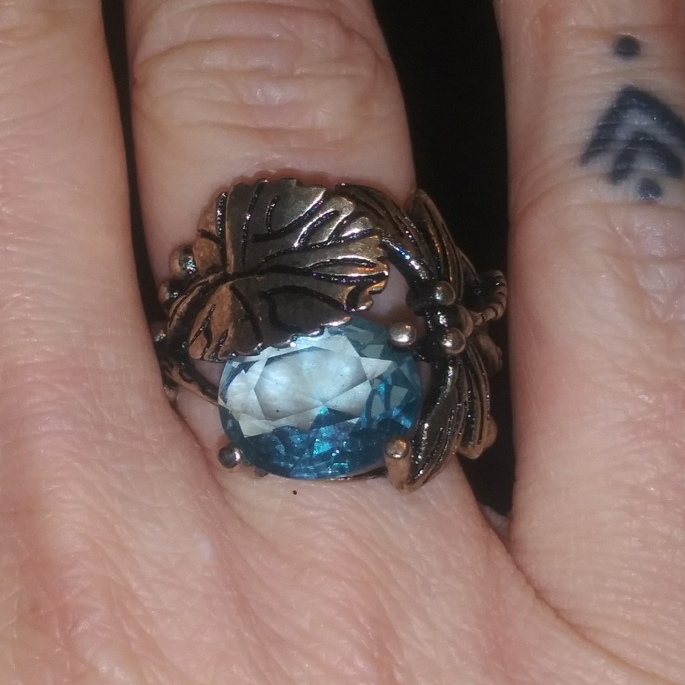 💙💙Gorgeous sterling silver topaz ring 💙💙